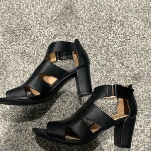 Black heels Naturalizer NWOT excellent condition